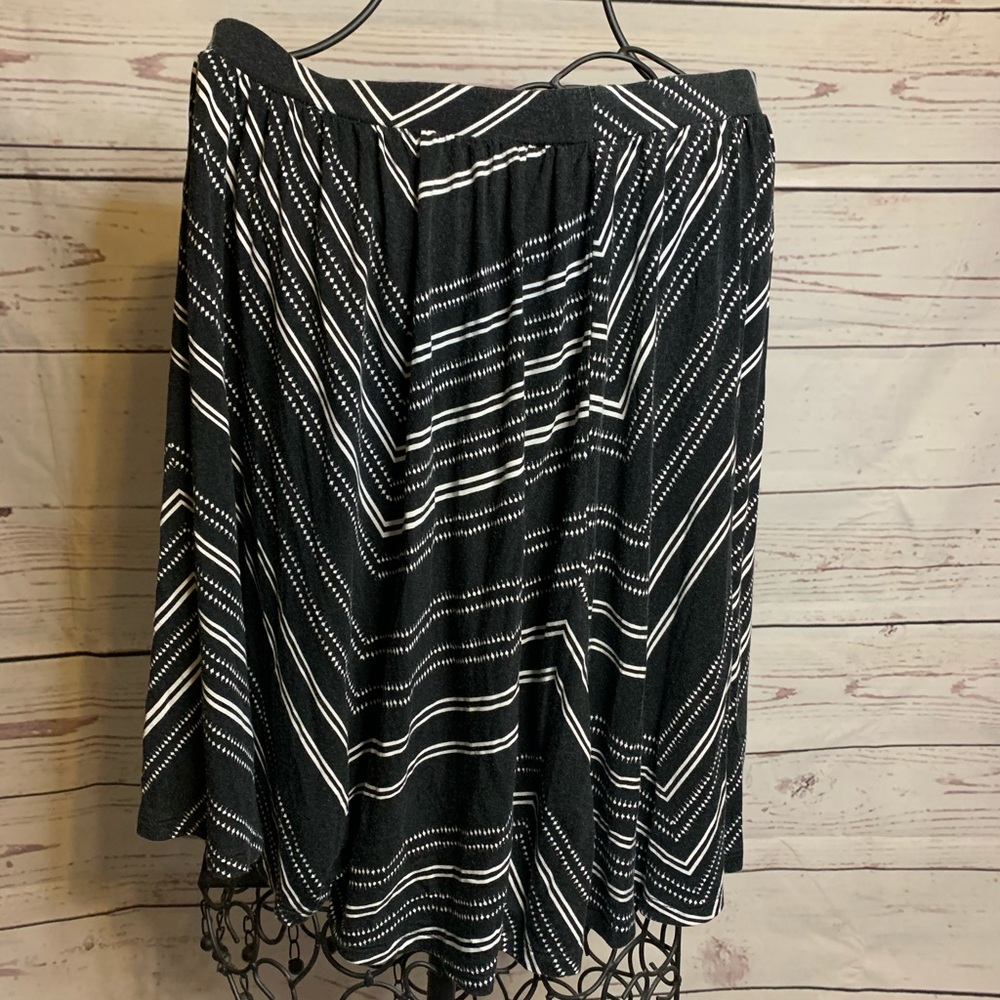 Old Navy mid knee Skirt